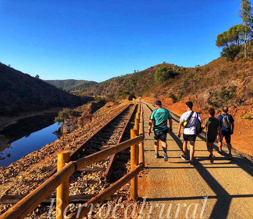 ALOJAMIENTOS RURALES BERROCAL