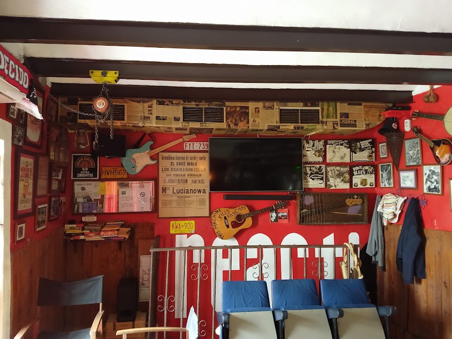 Bar Red House - La Bomba