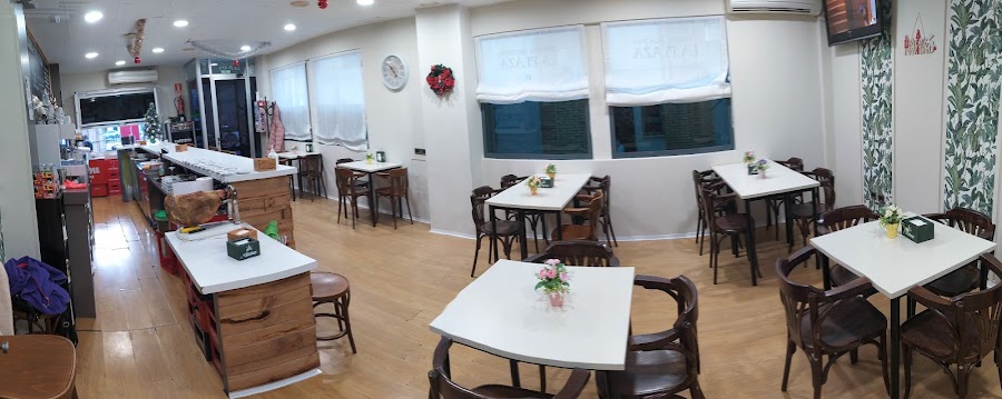 Cafeteria heladeria La Plaza