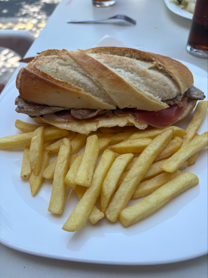 Salón-Cafetería La Frontera