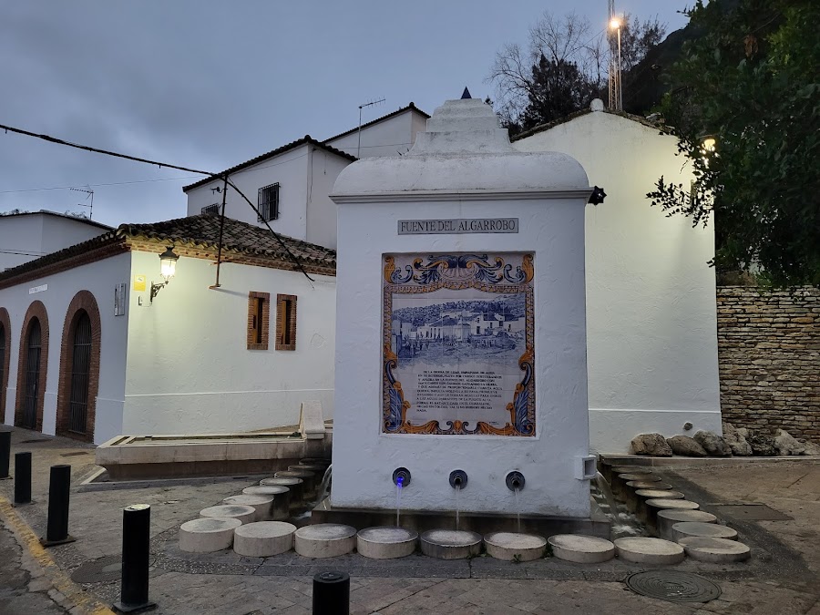 Fuente del Algarrobo