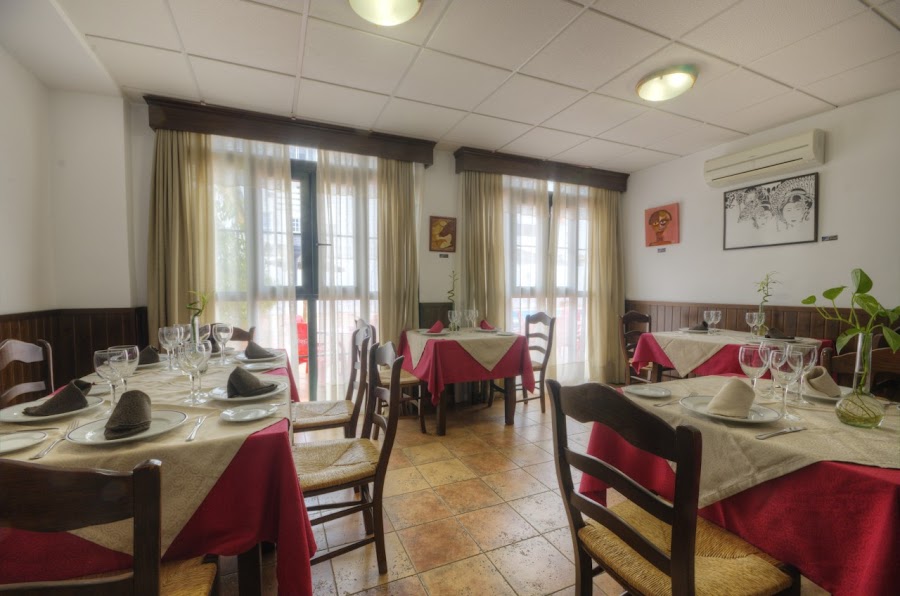 Restaurante las Murallas. Hotel Tugasa Sierra y Cal.