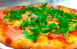 Ristorante Pizzeria Zafferano pizza con especies